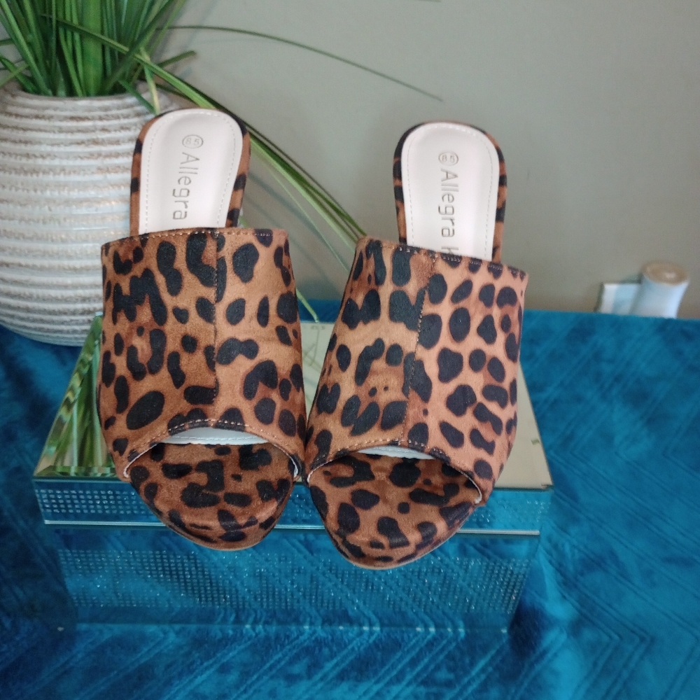 Women's leopard print shoes